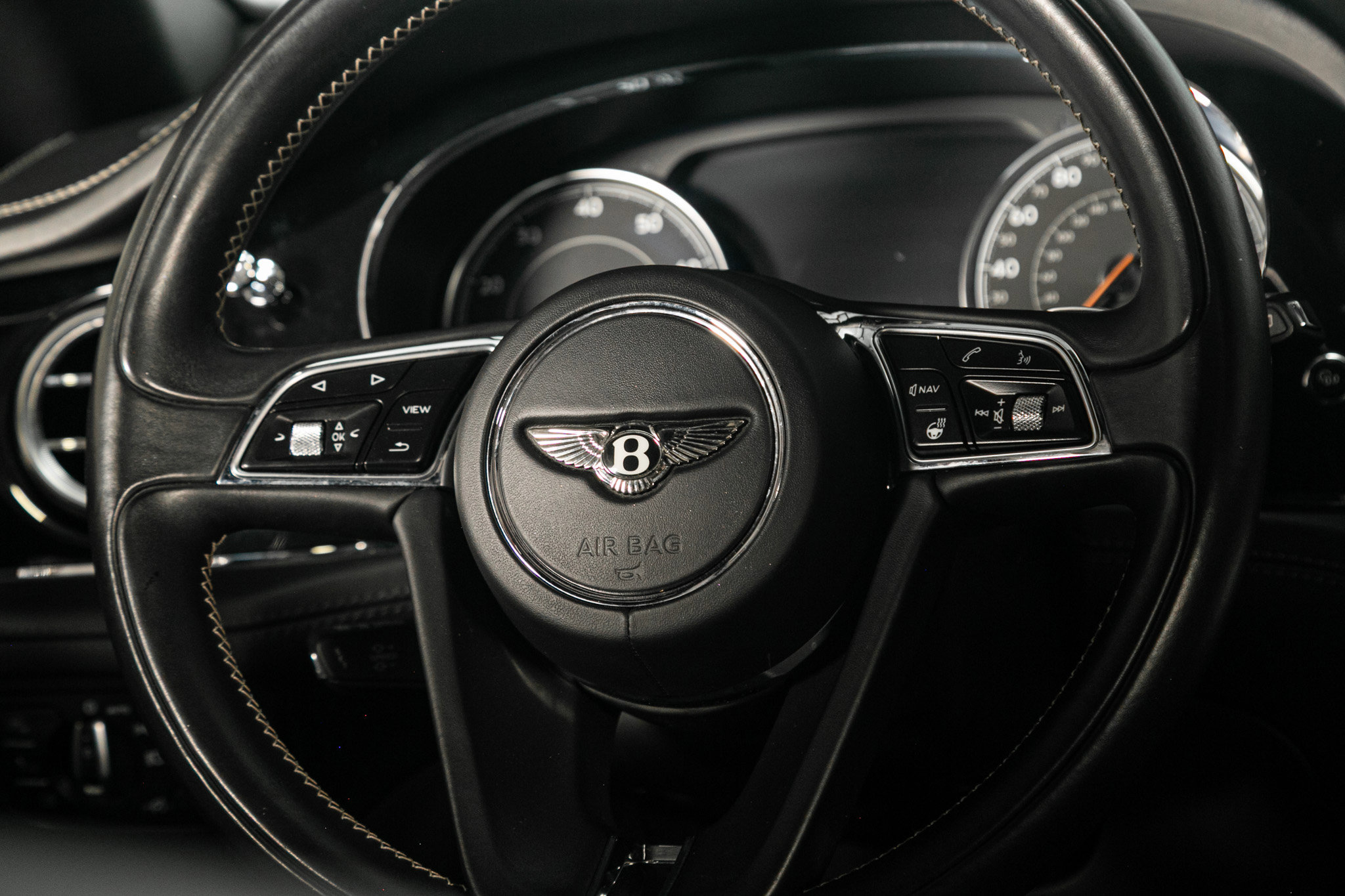 Used 2017 Bentley Bentayga W12 AWD image 43