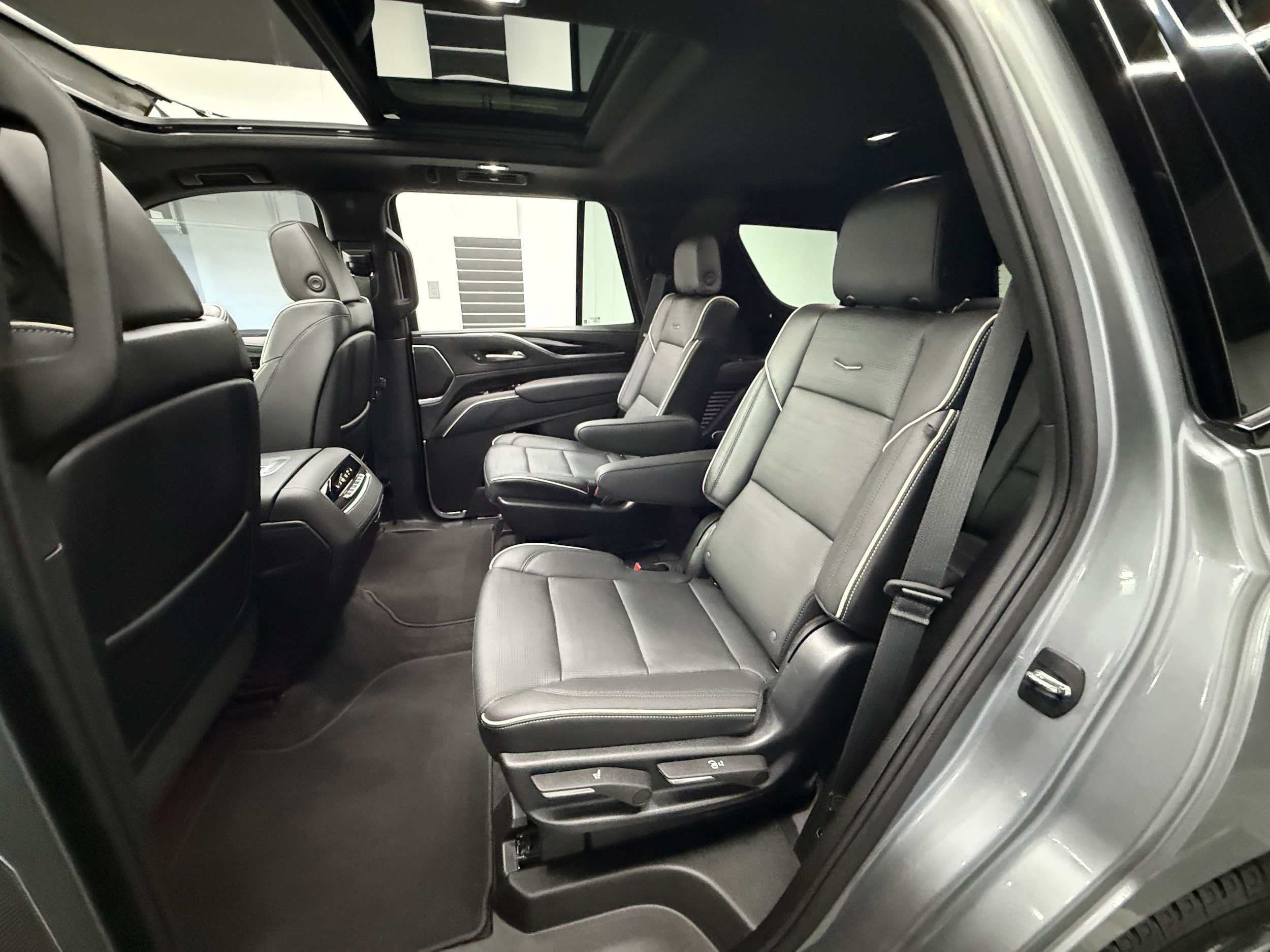 Used 2023 Cadillac Escalade Sport w/ LPO, ONYX Package AWD/4WD image 28