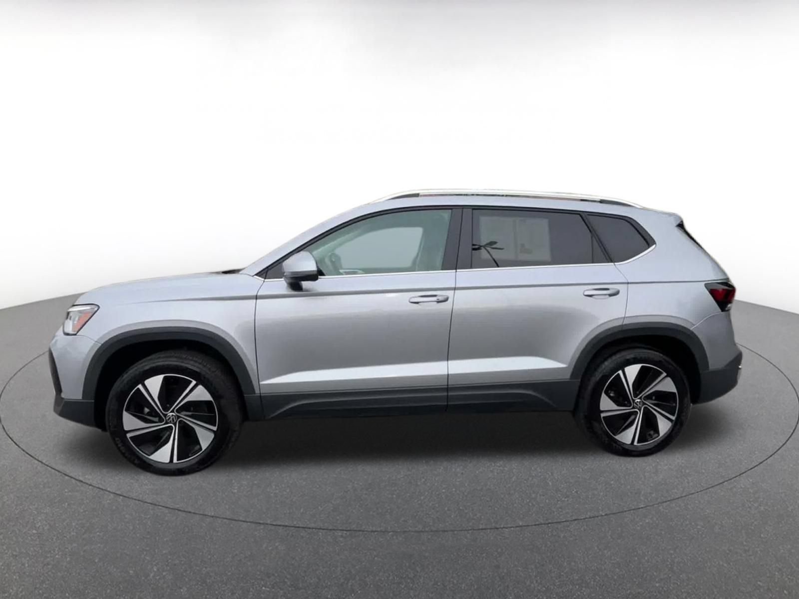 Used 2026 Volkswagen Taos SE AWD/4WD image 7