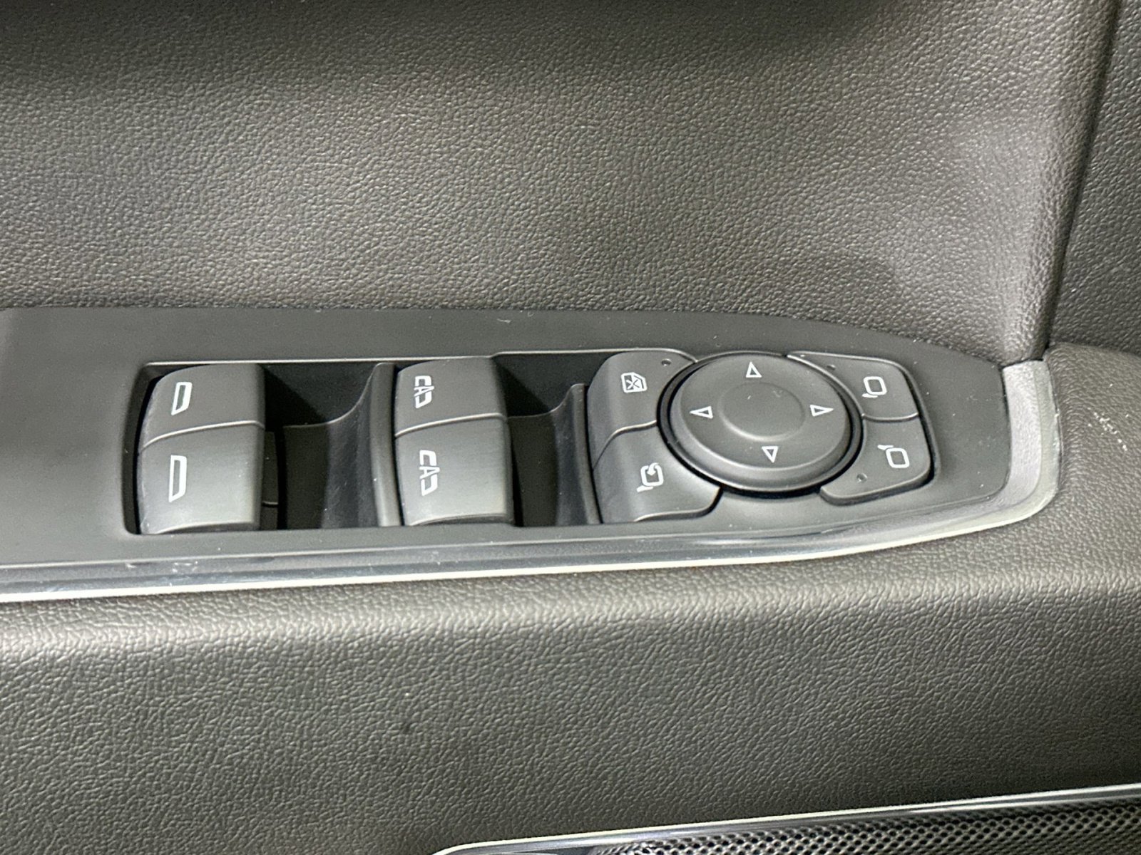 Used 2023 Chevrolet Silverado 1500 LTZ image 15