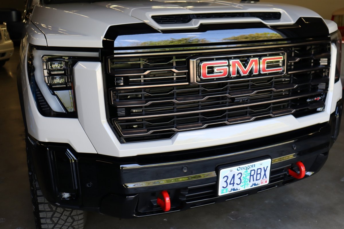 Used 2026 GMC Sierra 2500 AT4X AWD/4WD image 3