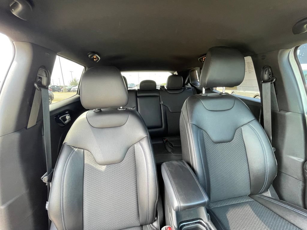 Used 2025 Jeep Compass Latitude w/ Altitude Special Edition AWD/4WD image 29