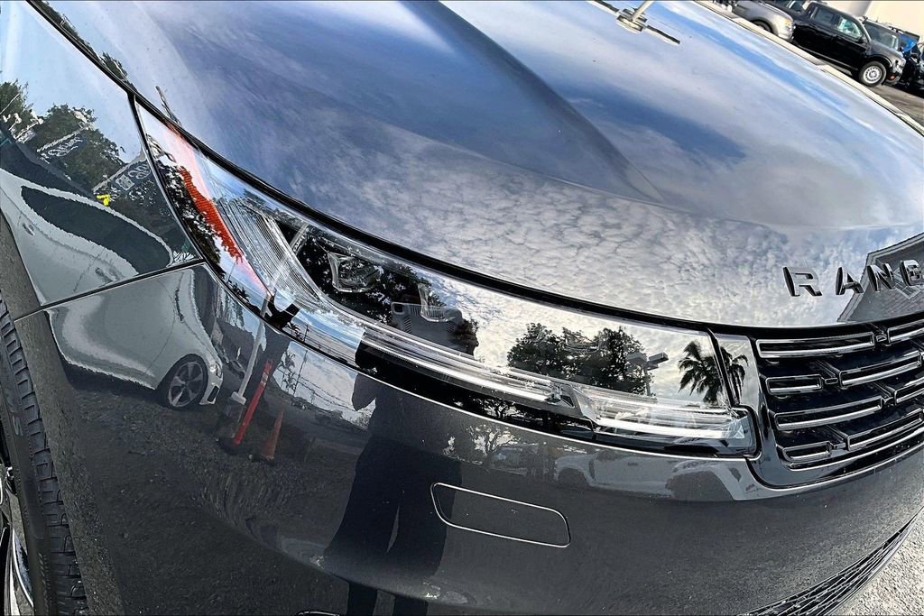 Used 2025 Land Rover Range Rover Sport Dynamic SE image 32