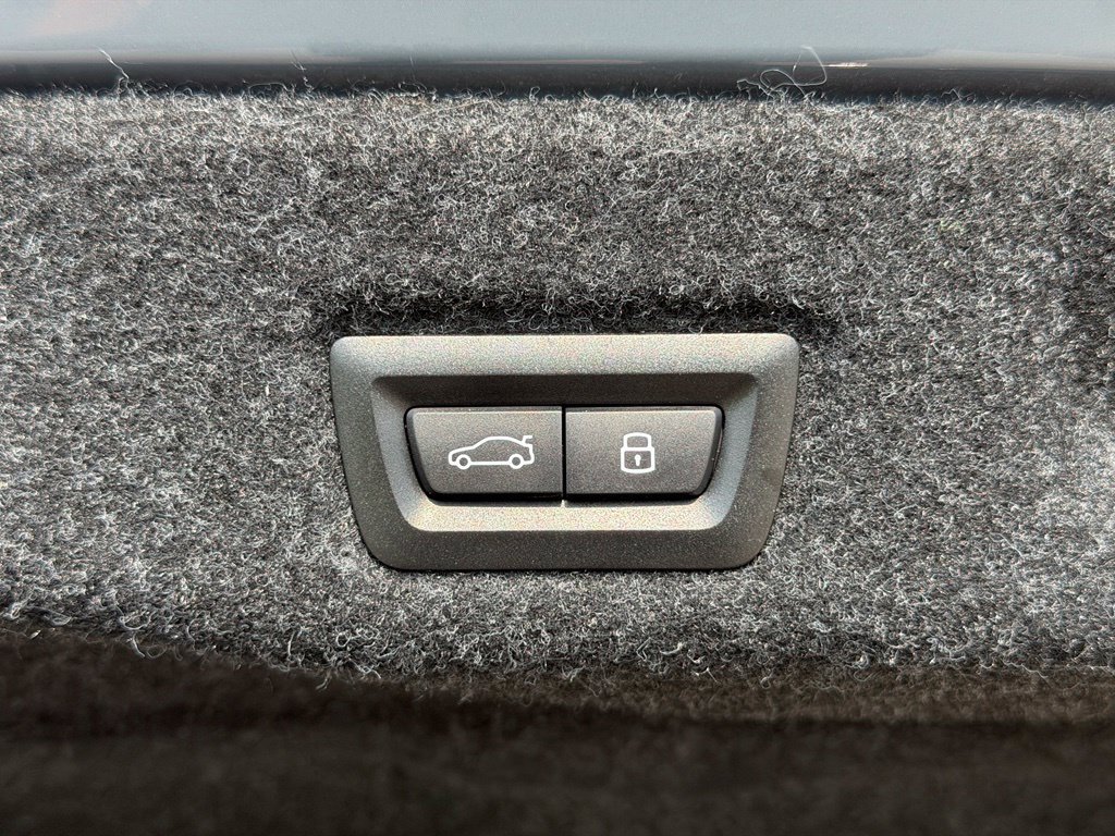 Used 2026 BMW M5 w/ Carbon Package AWD/4WD image 49