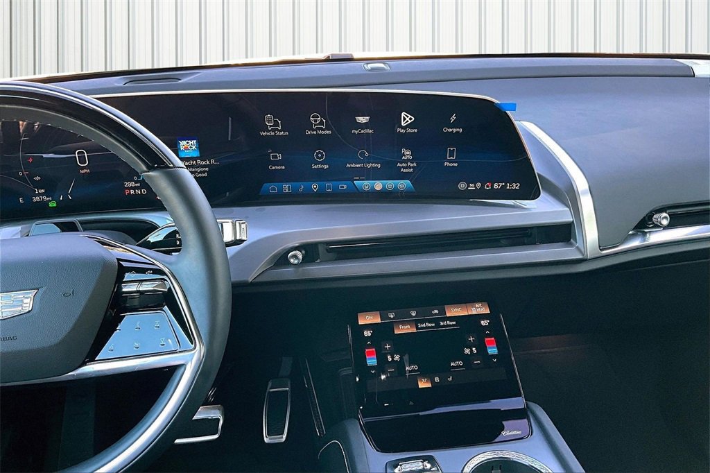 Used 2026 Cadillac Vistiq Sport image 3