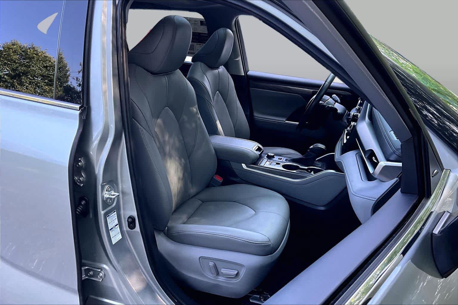 Certified 2020 Toyota Highlander Limited AWD/4WD image 8