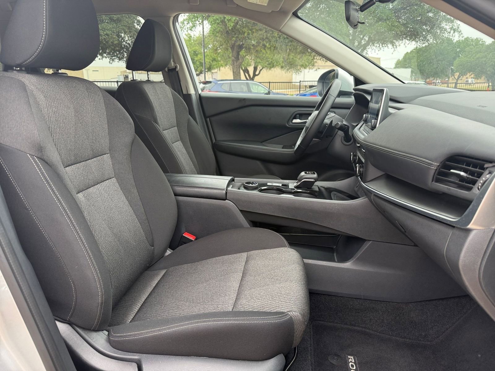 Used 2025 Nissan Rogue SV AWD/4WD image 38