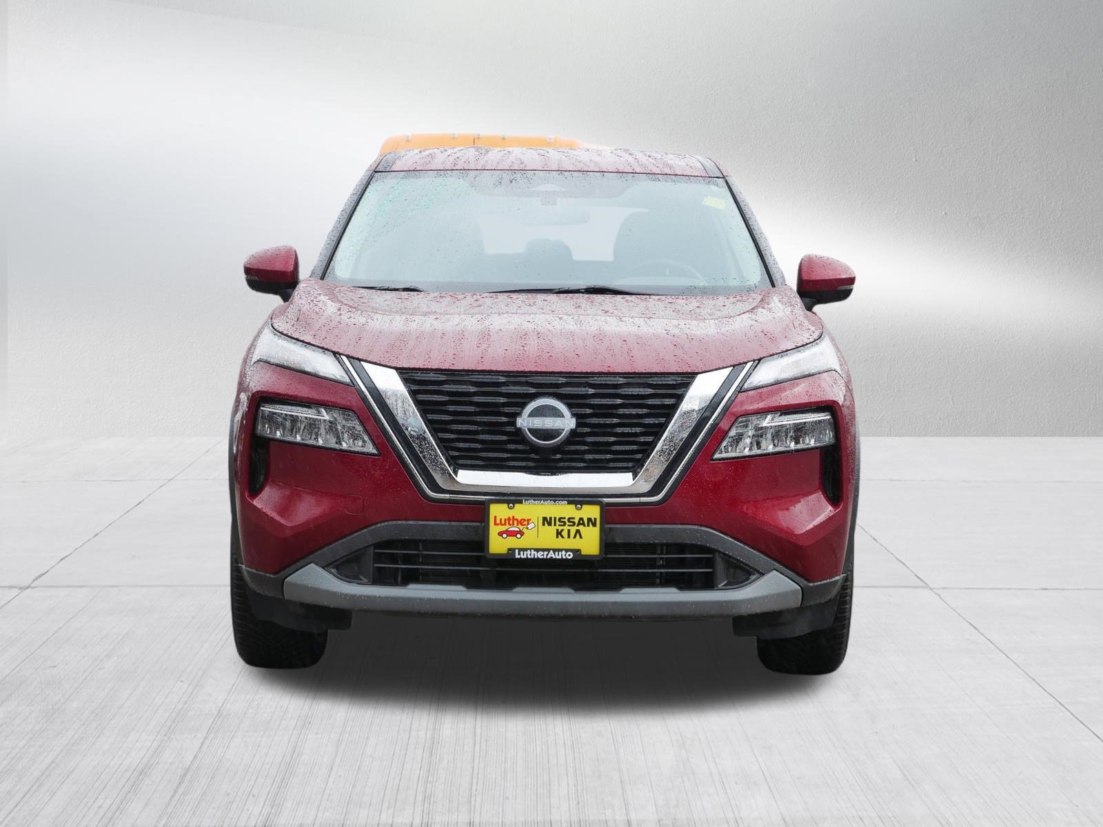Certified 2022 Nissan Rogue SV image 2
