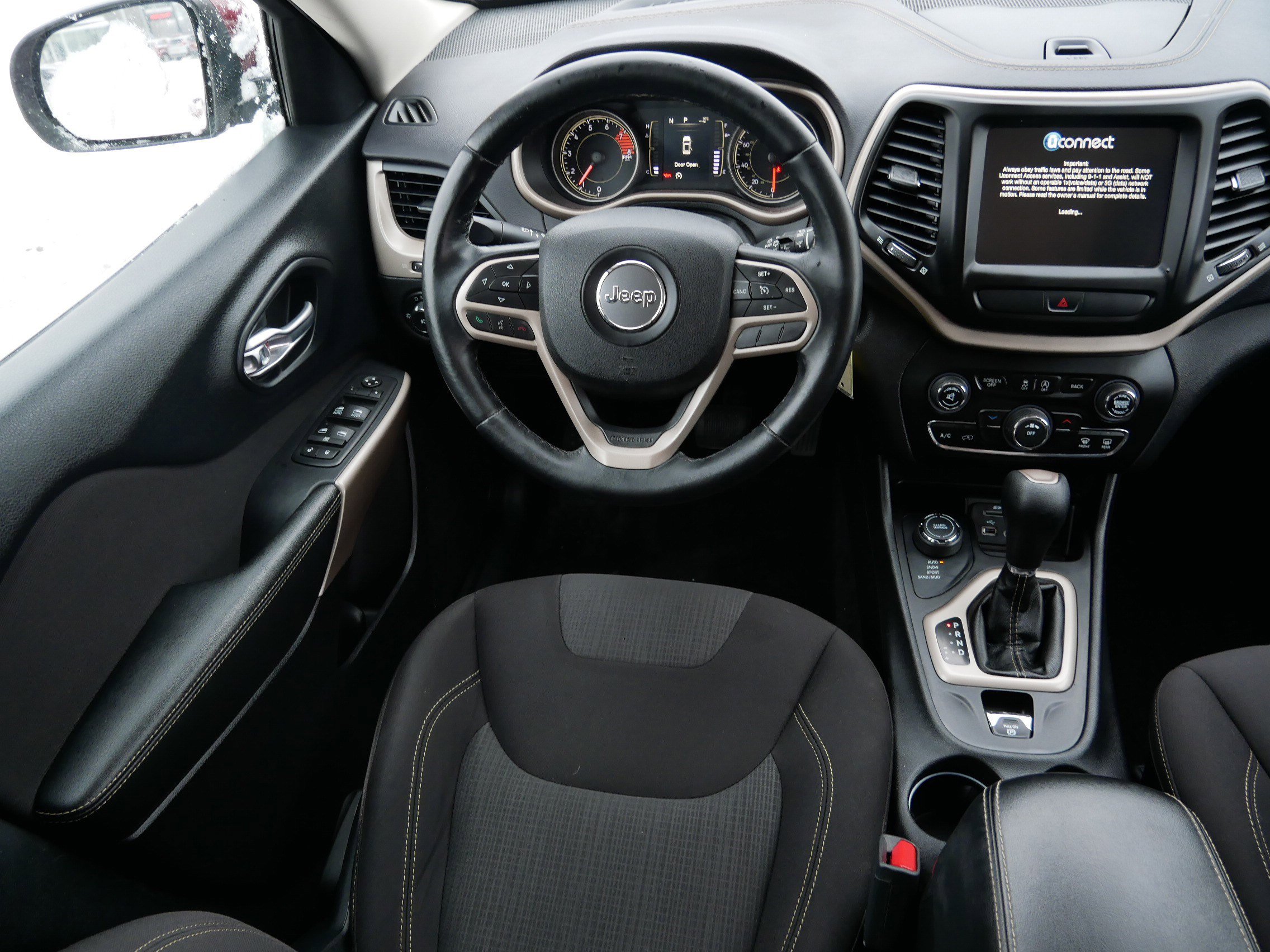 Used 2017 Jeep Cherokee Latitude image 9