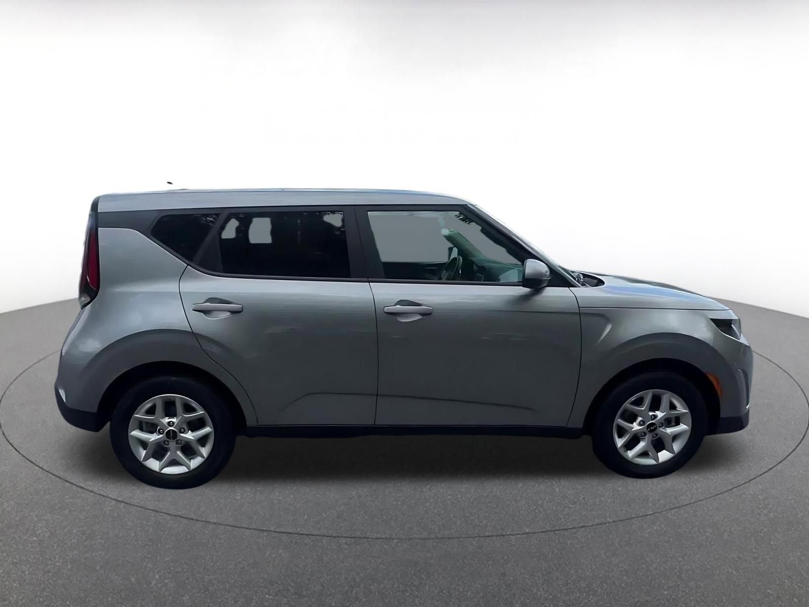 Used 2025 Kia Soul LX w/ LX Technology Package FWD image 16