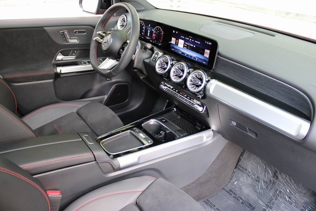 Used 2024 Mercedes-Benz GLB 250 4MATIC image 12