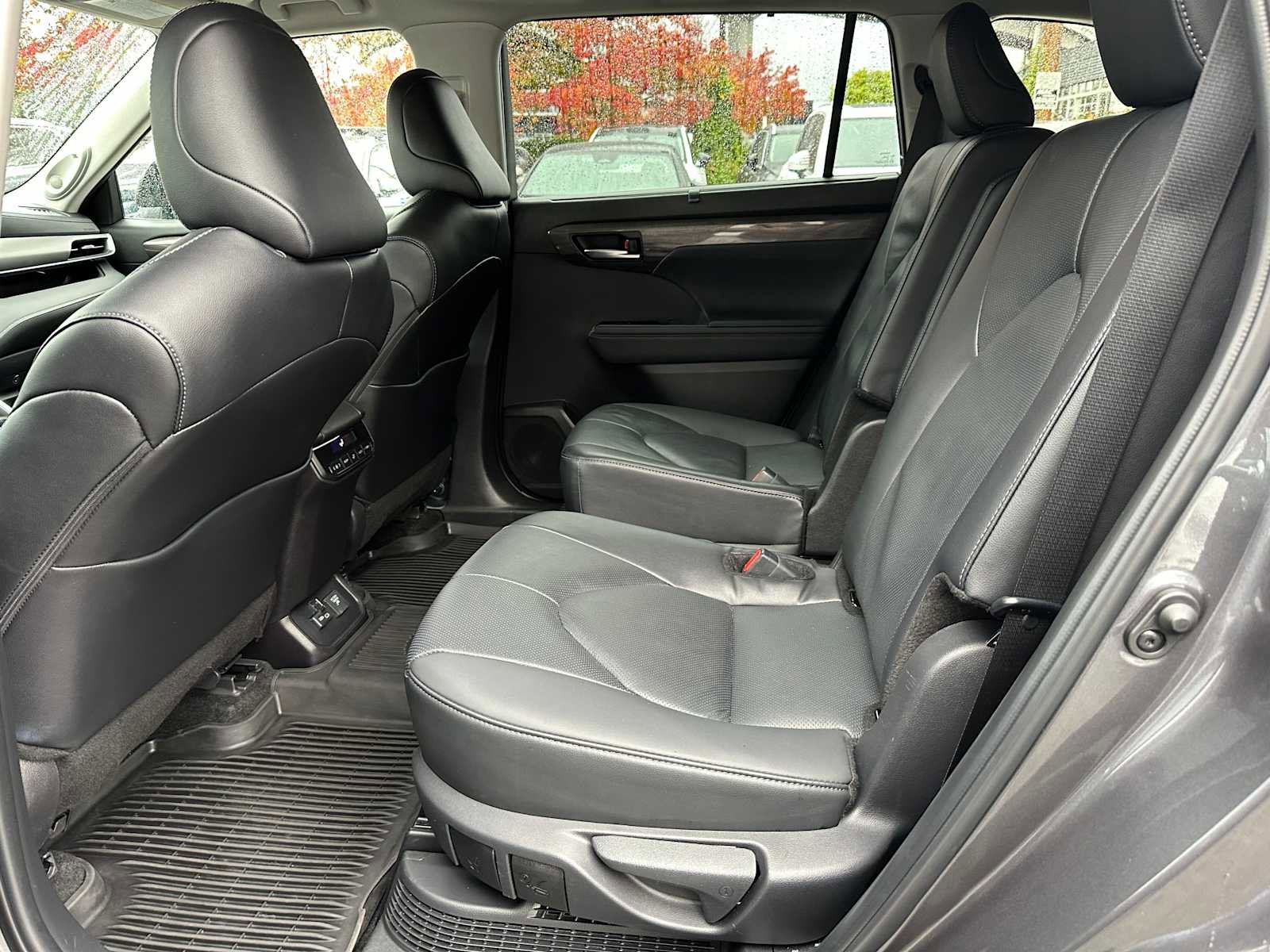 Used 2025 Toyota Highlander Limited image 15