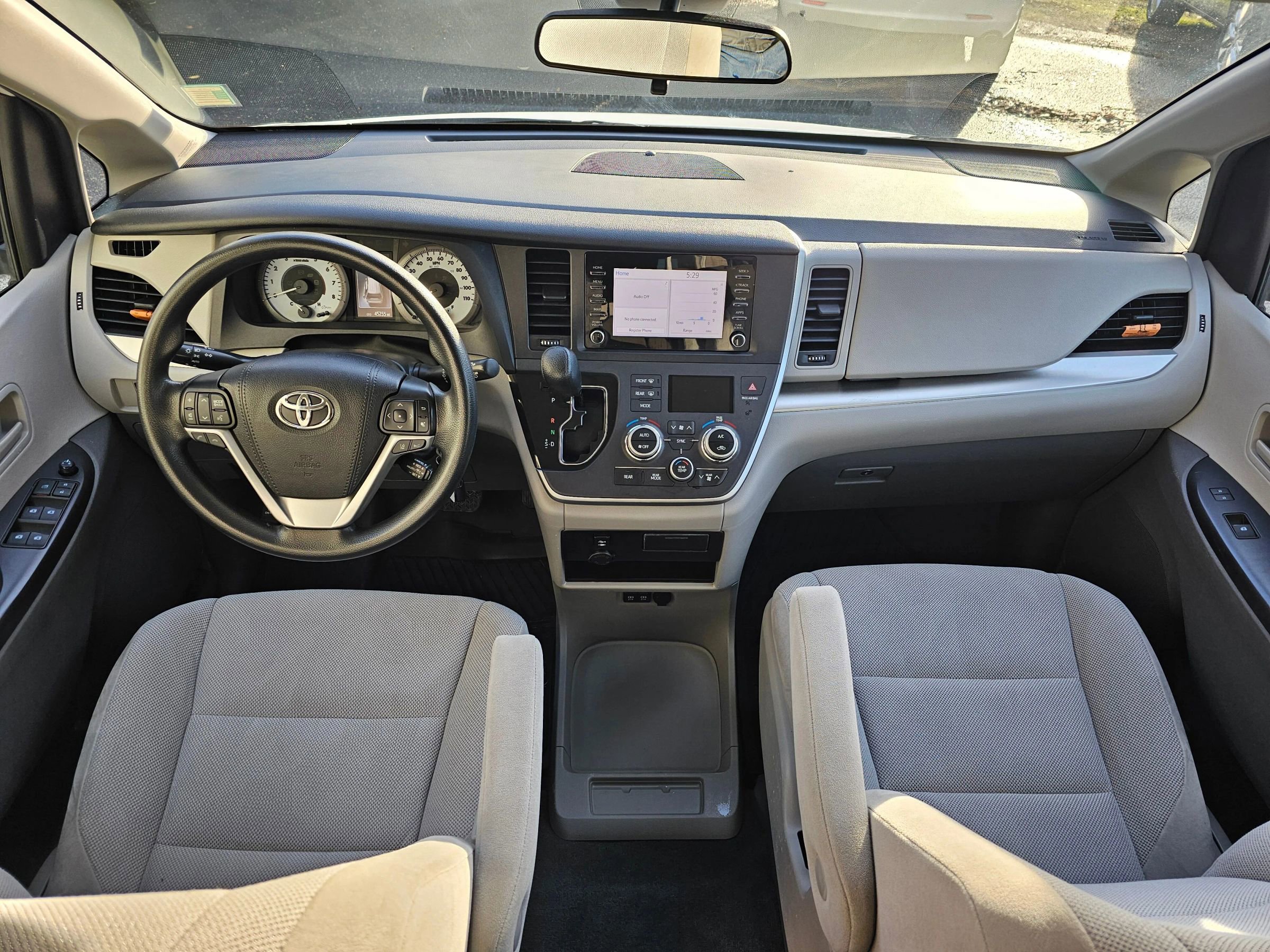 Used 2020 Toyota Sienna L image 20