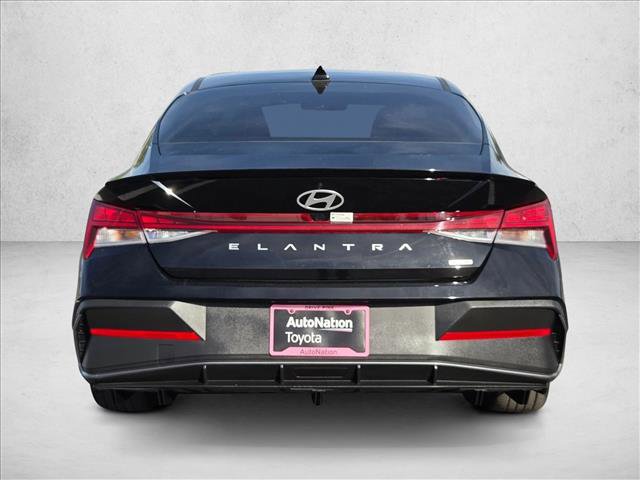 Used 2025 Hyundai Elantra SEL image 7