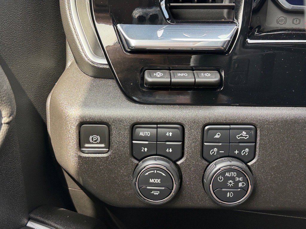 Used 2024 Chevrolet Silverado 1500 High Country image 23