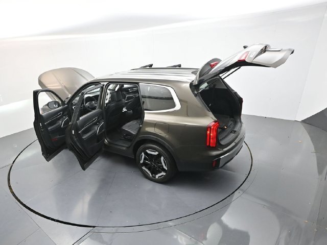 Used 2023 Kia Telluride S FWD image 55