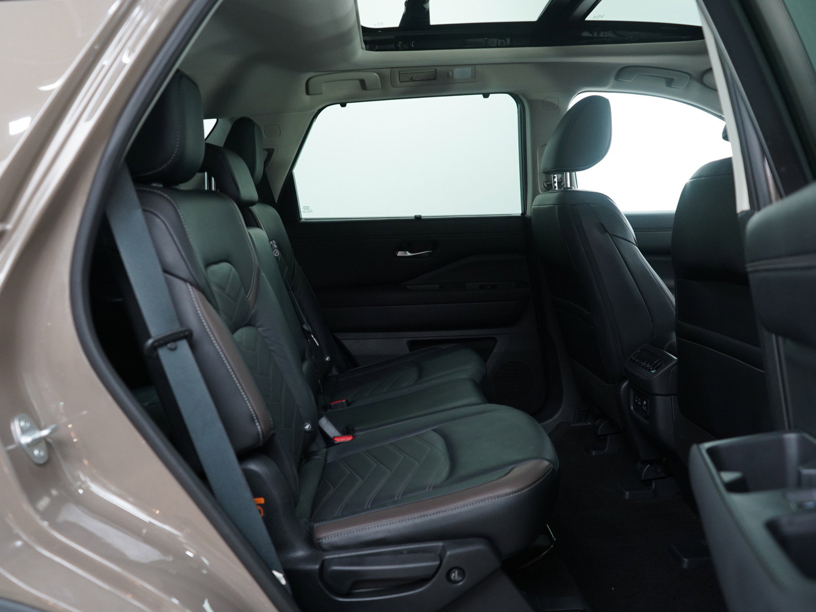 Used 2023 Nissan Pathfinder Platinum w/ Lighting Package (N92) image 11