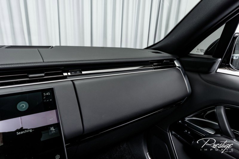 Used 2025 Land Rover Range Rover SE image 35