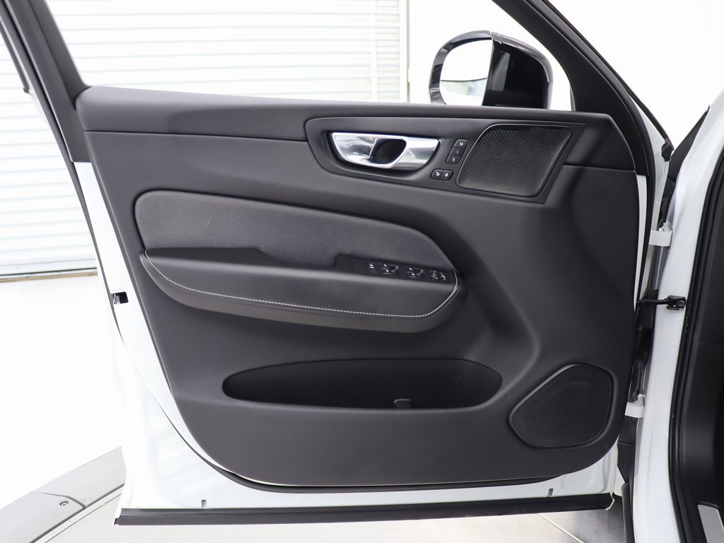 Used 2020 Volvo XC60 T5 R-Design w/ Protection Package image 36