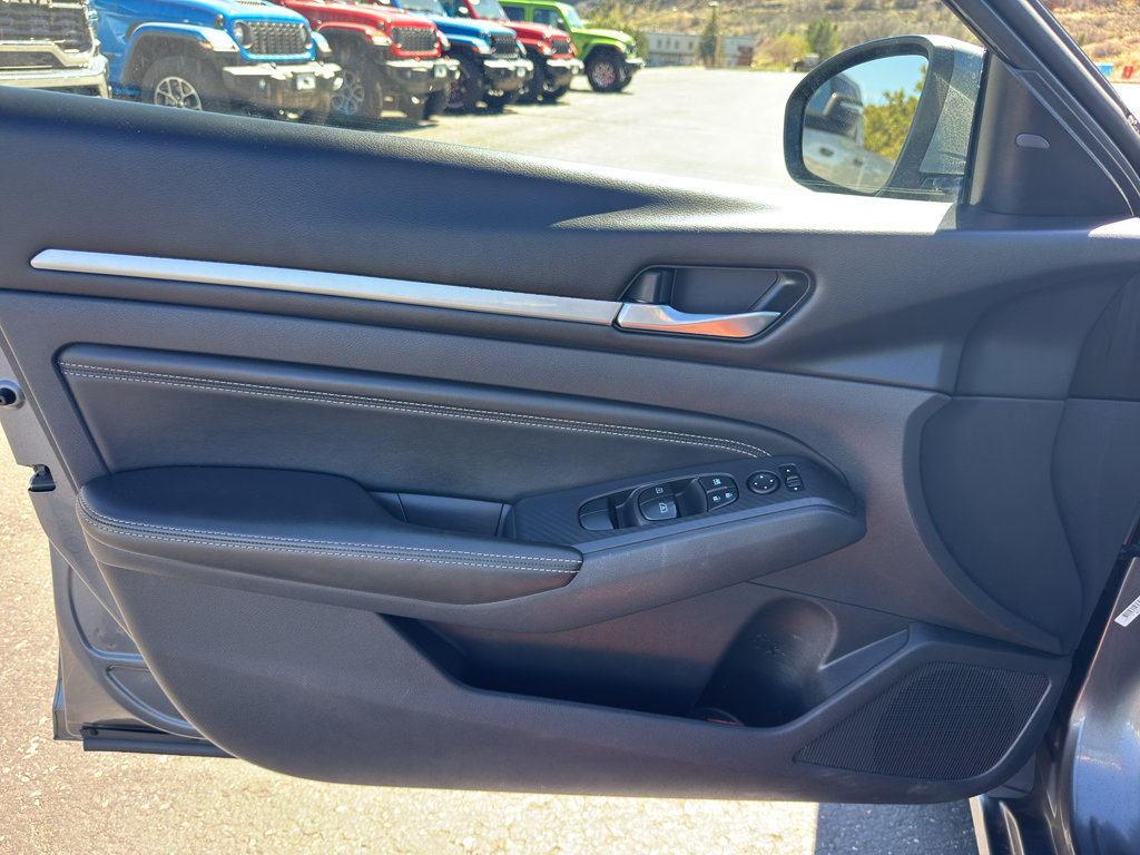 Used 2019 Nissan Altima 2.5 SV image 16