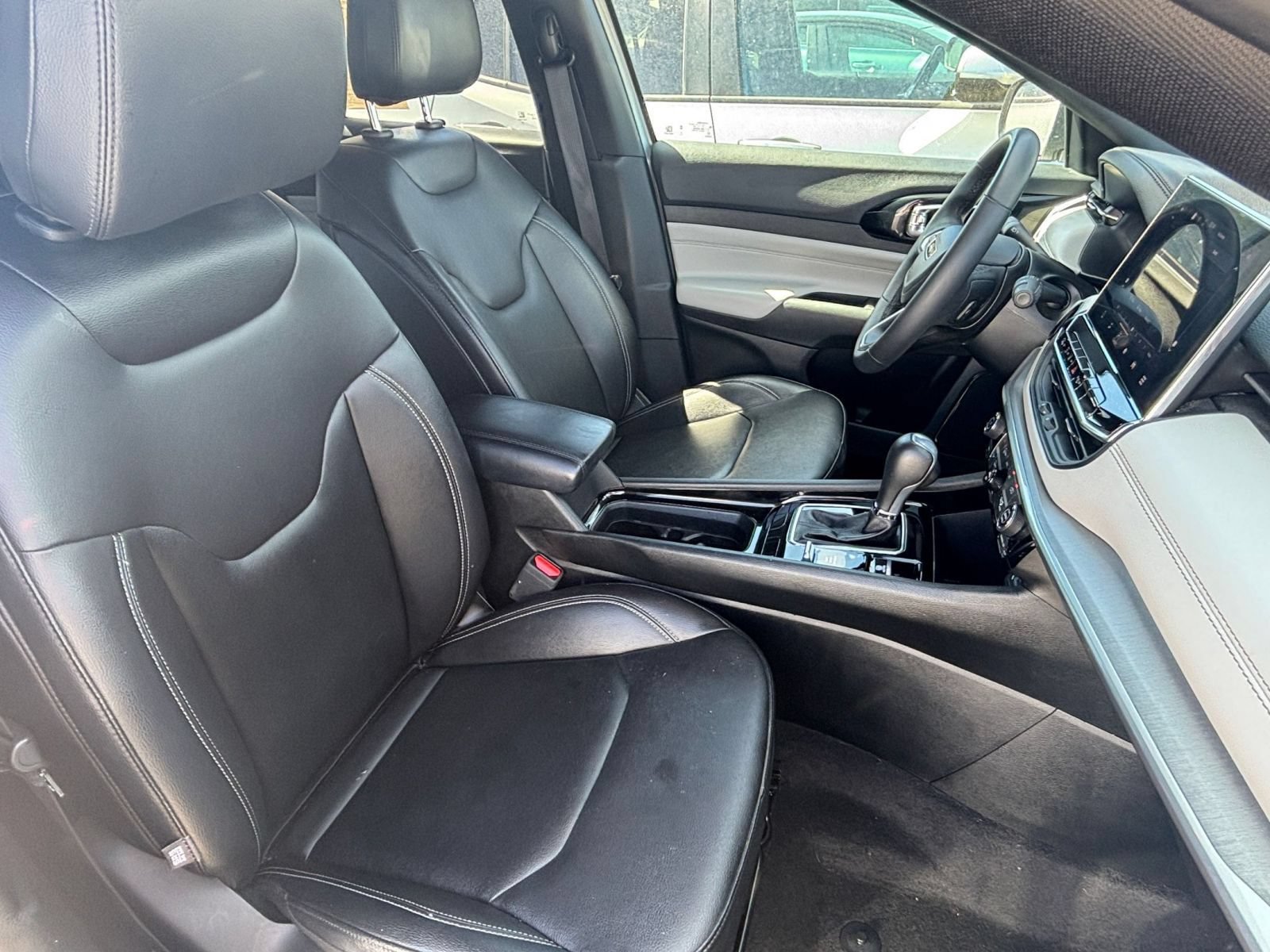 Used 2025 Jeep Compass Limited AWD/4WD image 35