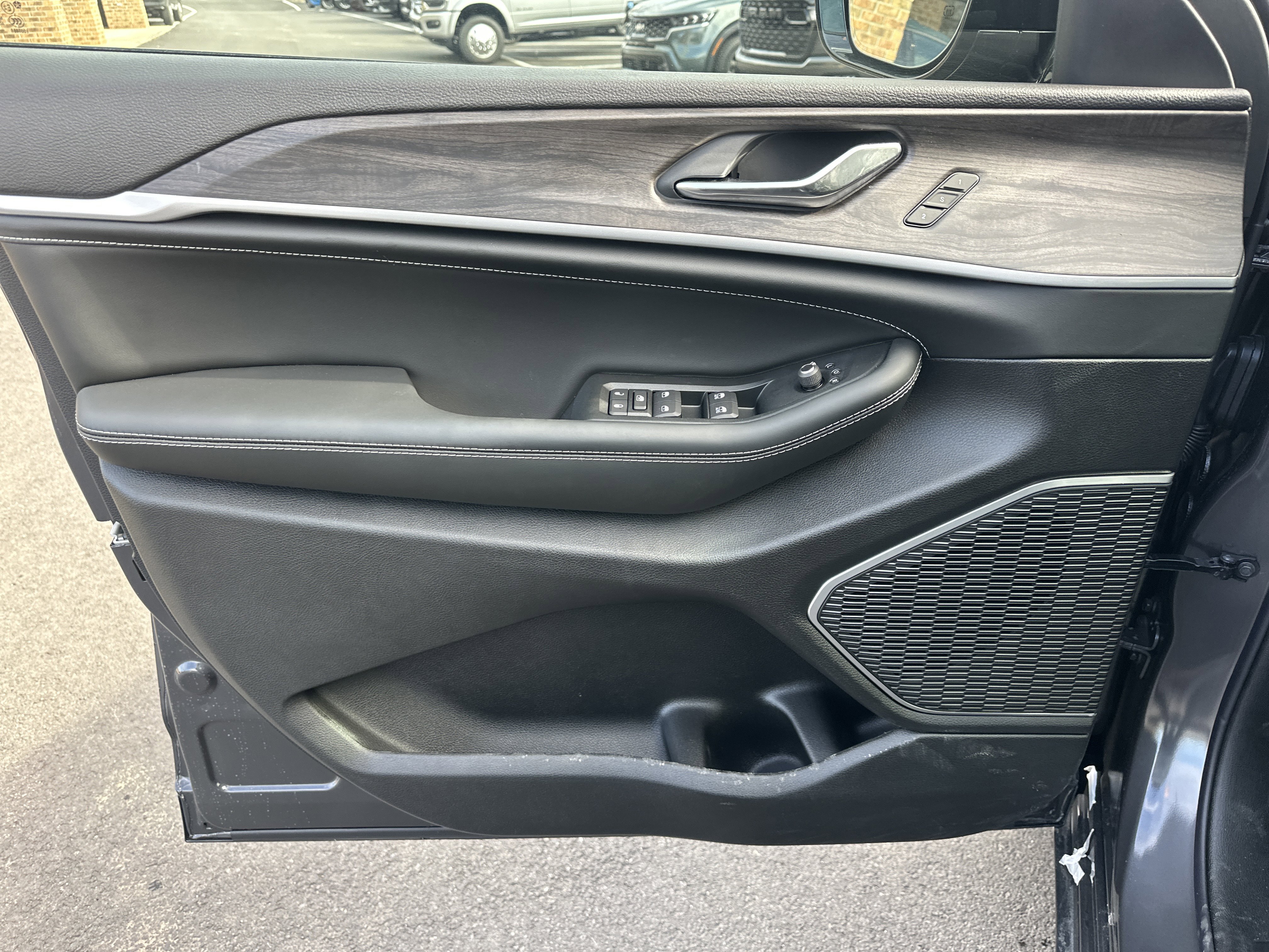 New 2026 Jeep Grand Cherokee Limited Reserve image 27