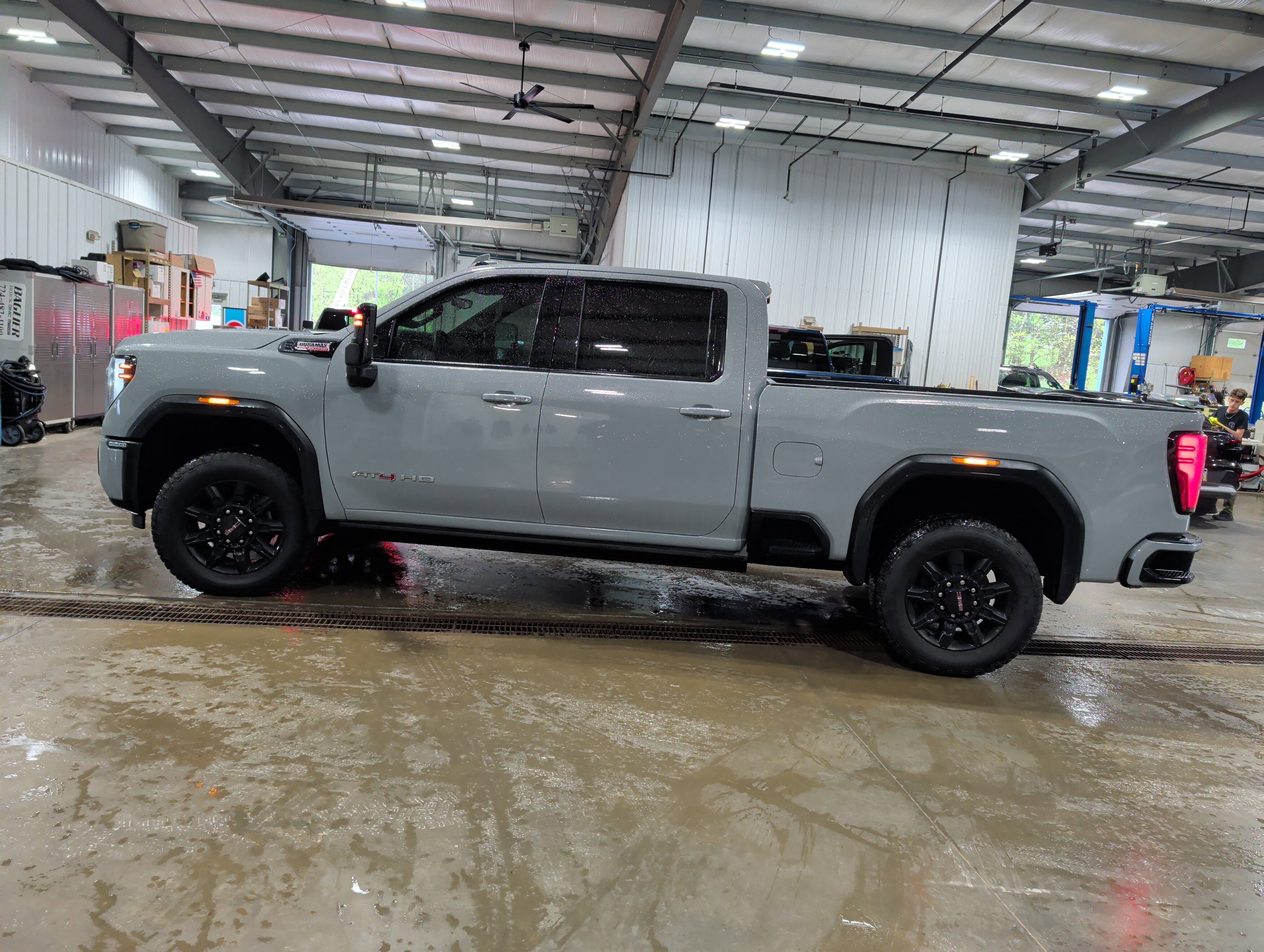 Used 2025 GMC Sierra 2500 AT4 w/ AT4 Premium Plus Package AWD/4WD image 5