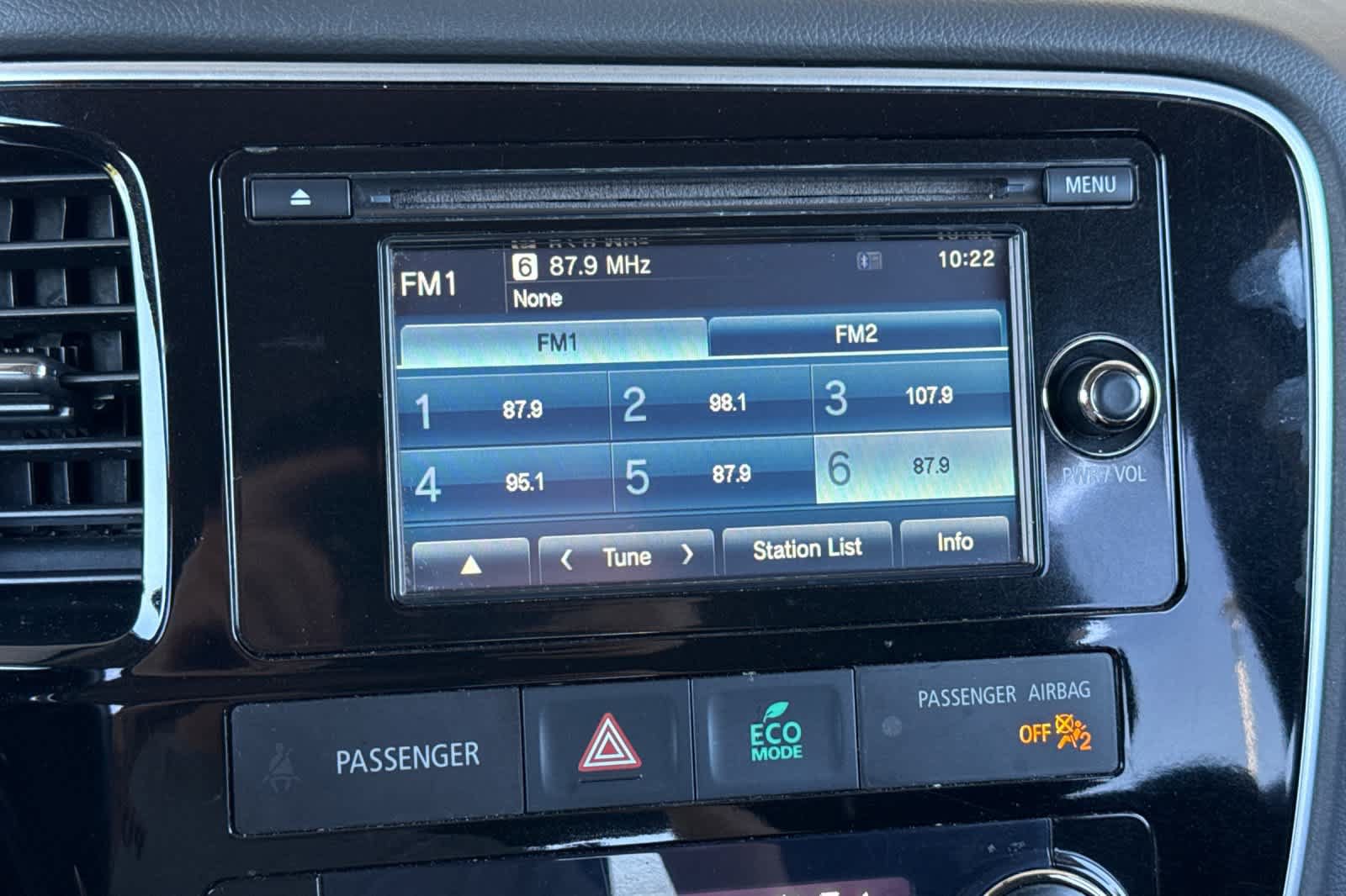 Used 2015 Mitsubishi Outlander SE AWD/4WD image 18