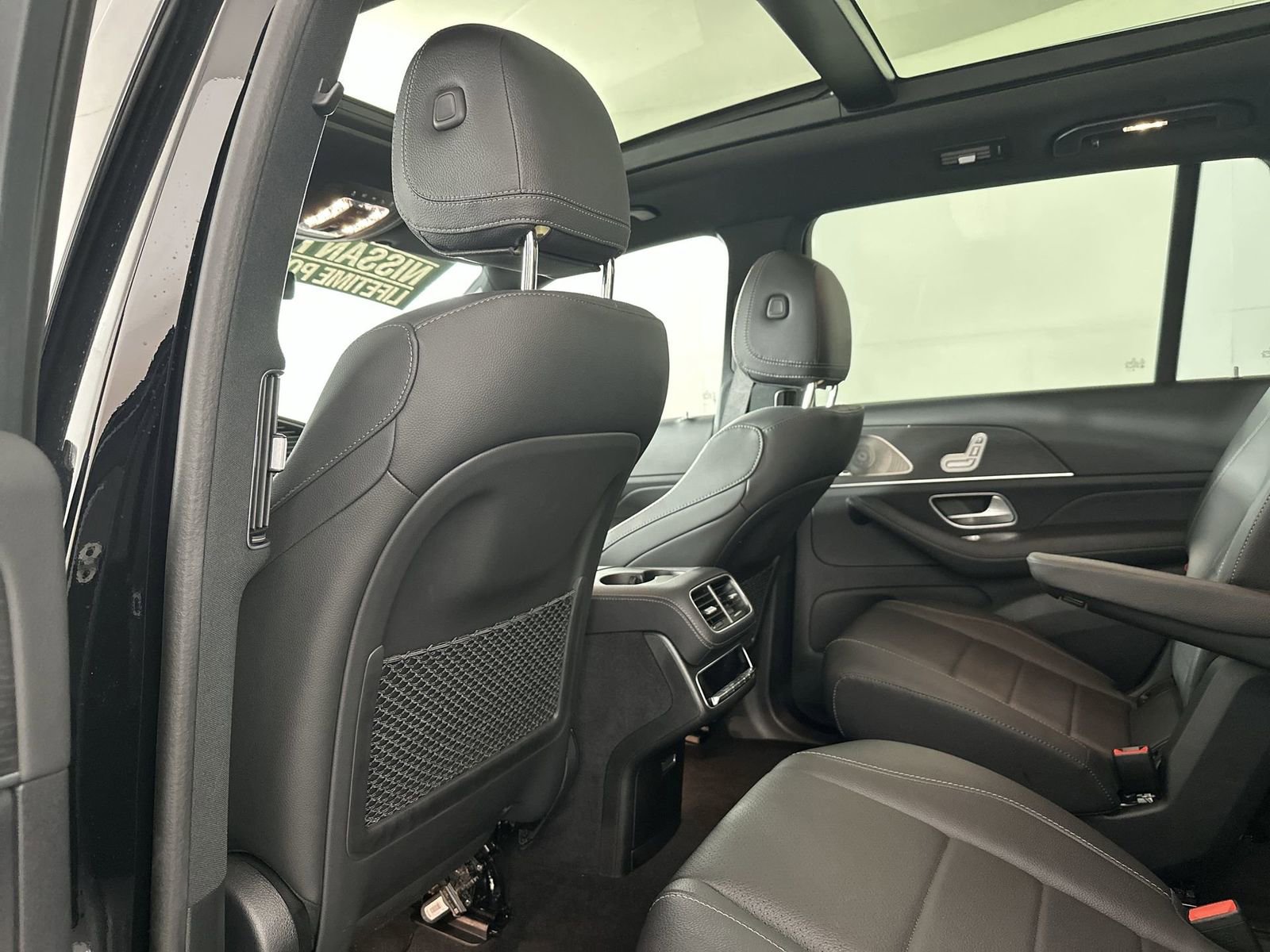 Used 2024 Mercedes-Benz GLS 450 4MATIC image 24