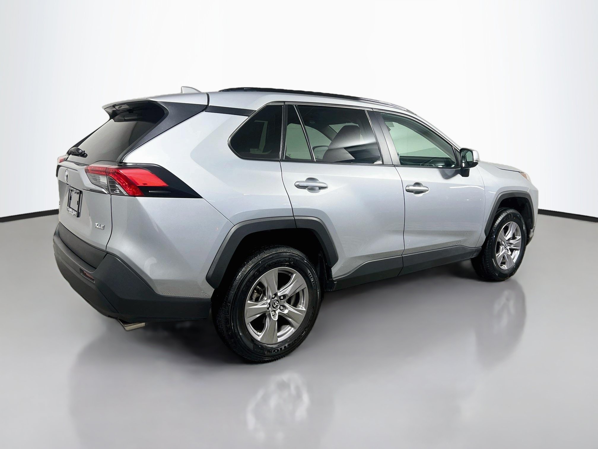 Used 2025 Toyota RAV4 XLE FWD image 4