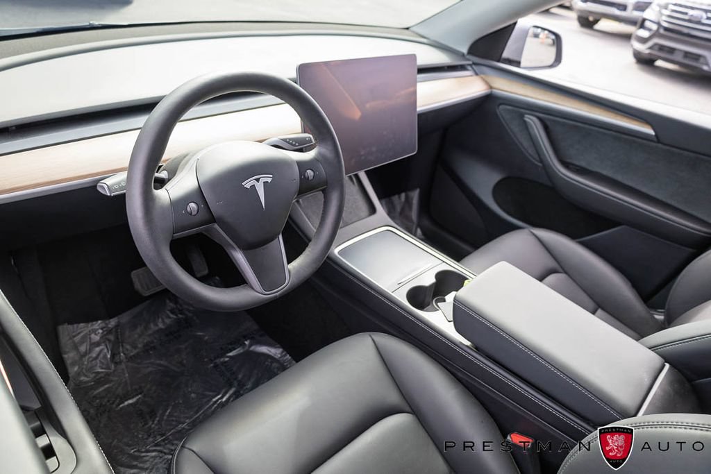 Used 2025 Tesla Model Y Long Range AWD/4WD image 23
