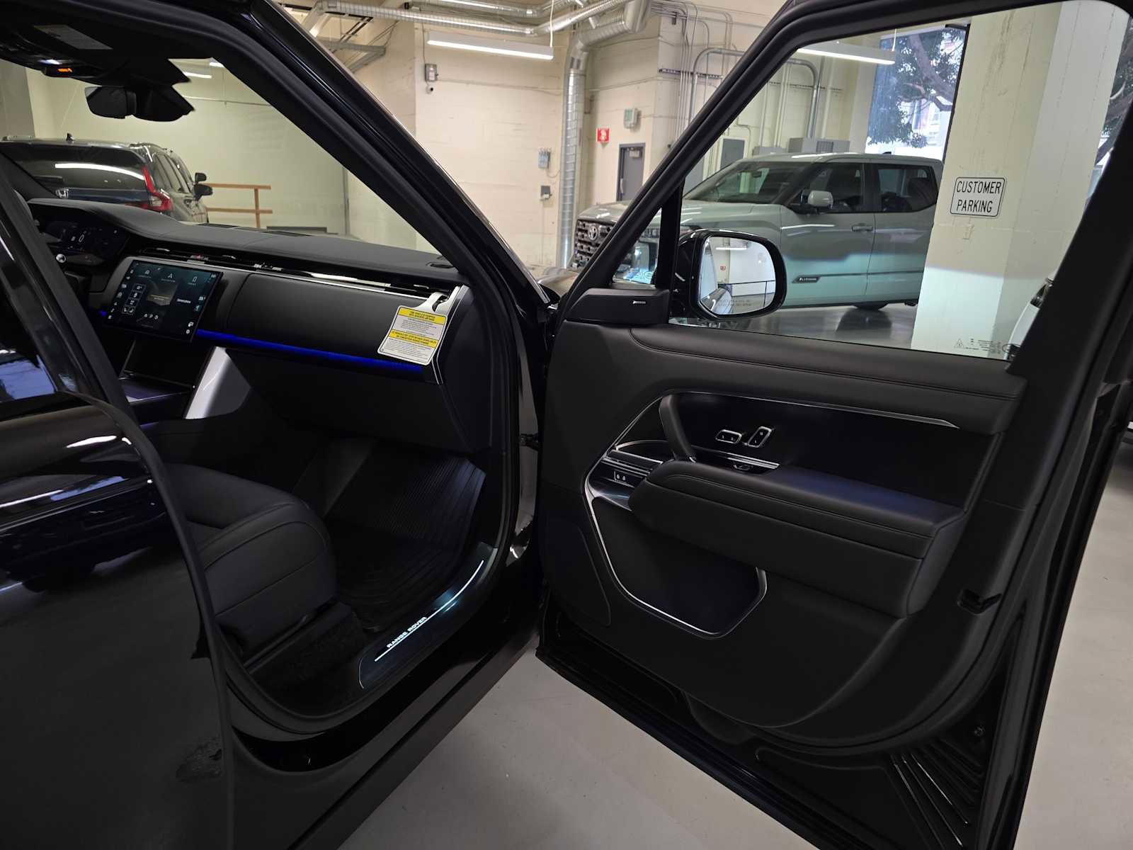 New 2026 Land Rover Range Rover SE image 12