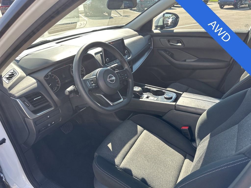 Used 2024 Nissan Rogue SV AWD/4WD image 15