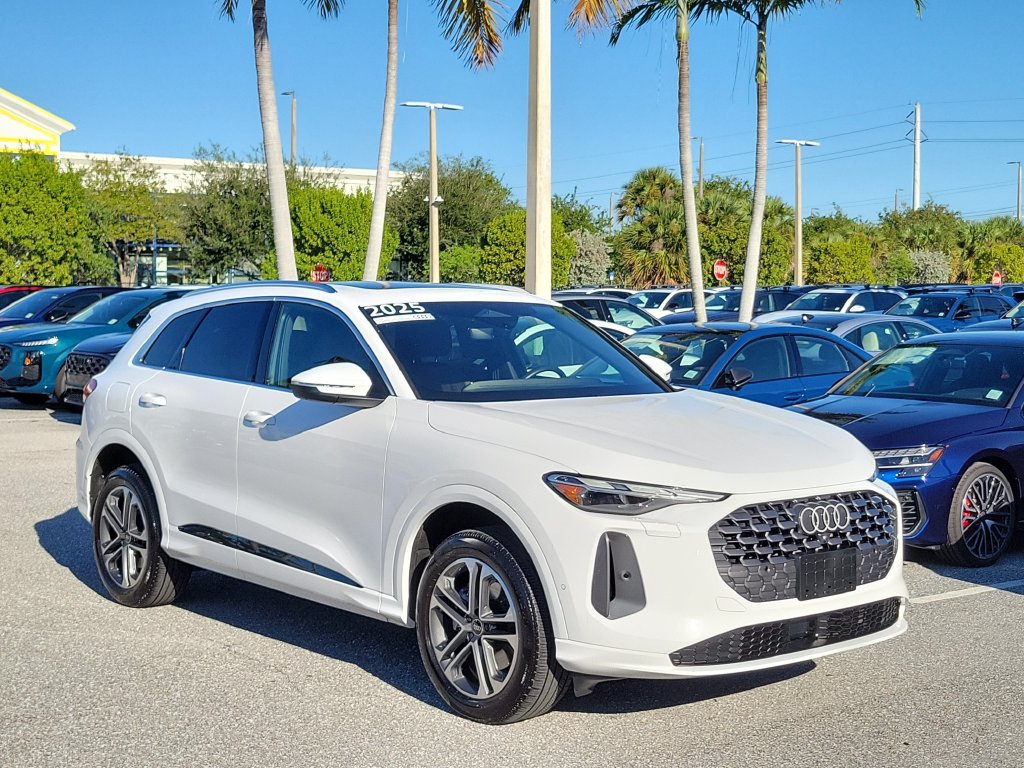 Used 2025 Audi Q5 Premium w/ Convenience Package