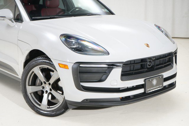 Used 2023 Porsche Macan image 11