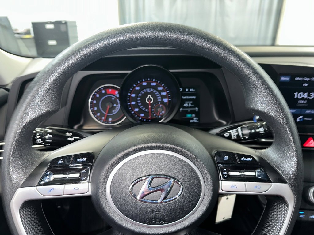 Used 2023 Hyundai Elantra SE image 5