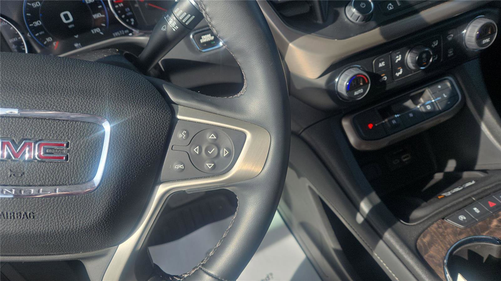 Used 2023 GMC Acadia Denali w/ Denali Ultimate Package image 15