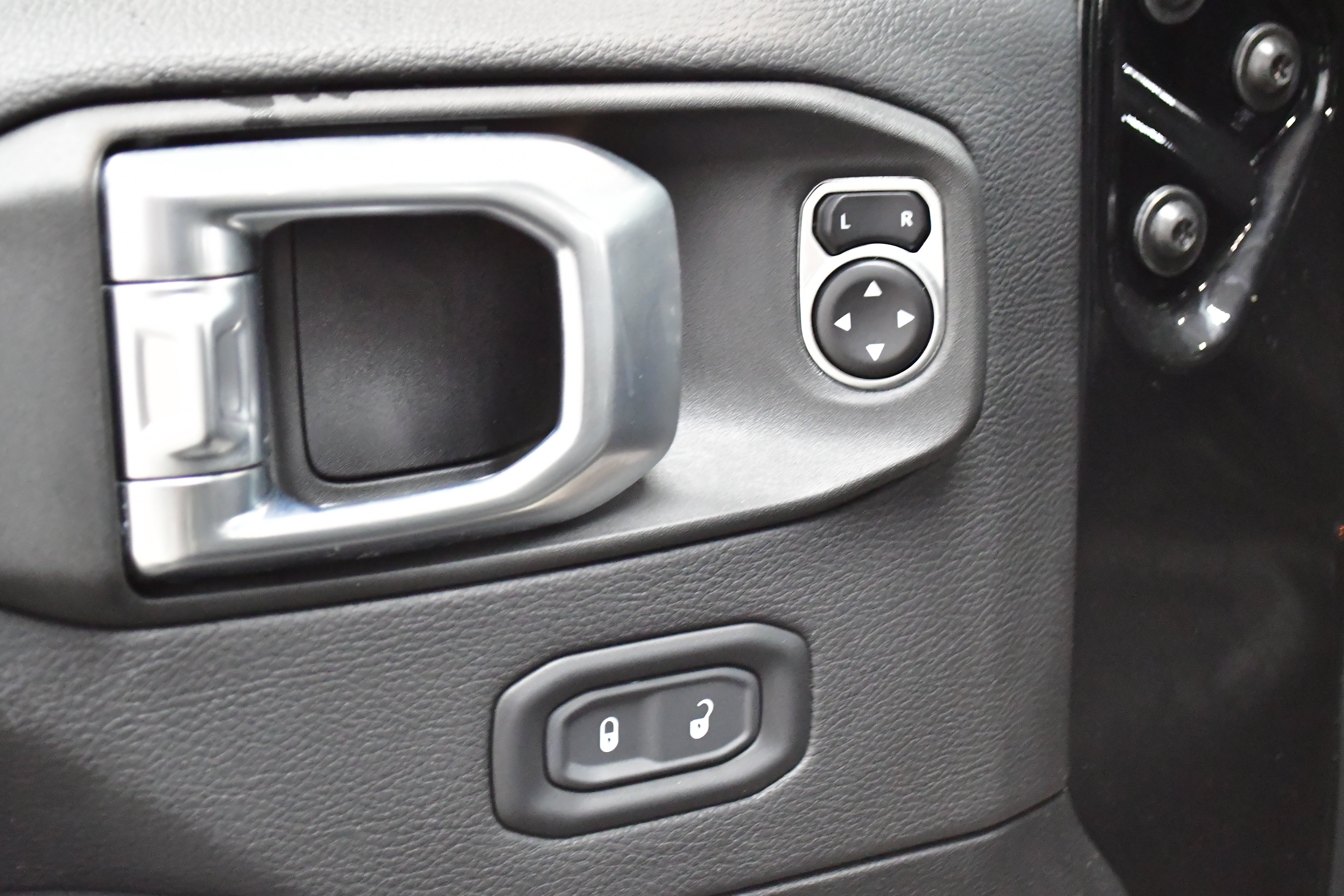 Used 2023 Jeep Wrangler Unlimited Sahara w/ Cold Weather Group AWD/4WD image 15