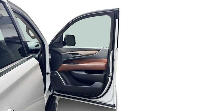 Used 2018 Cadillac Escalade ESV Premium Luxury image 9