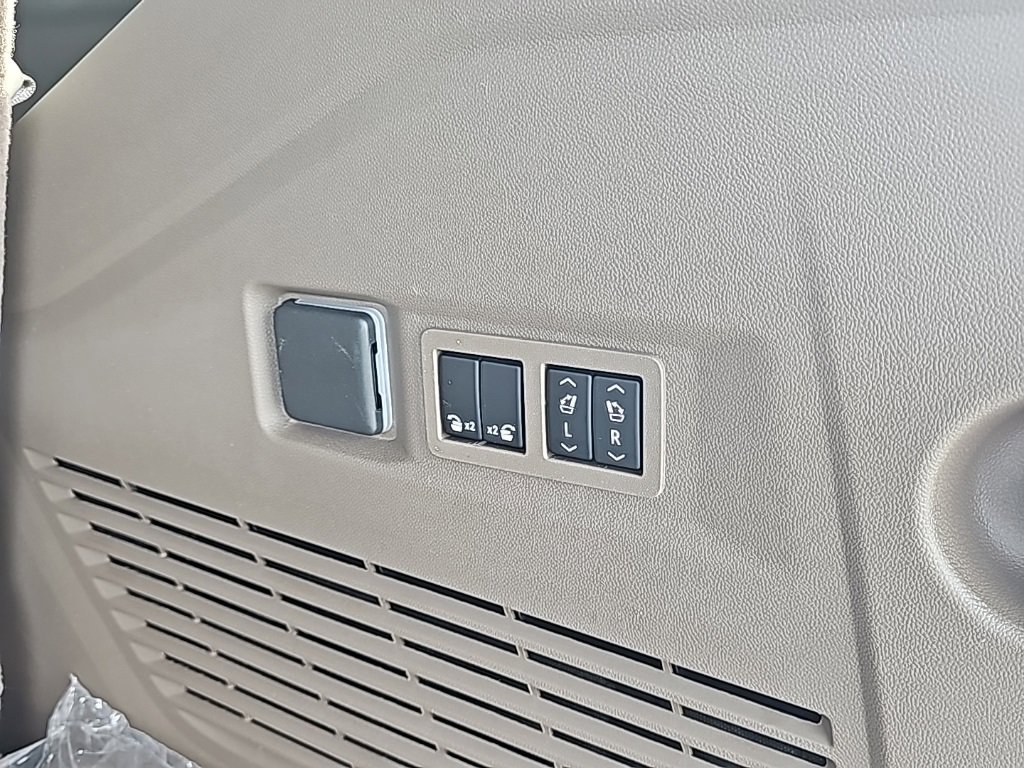 New 2026 GMC Yukon Denali image 9