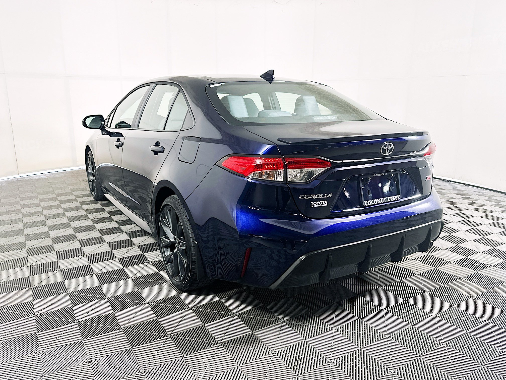 Used 2025 Toyota Corolla SE FWD image 5