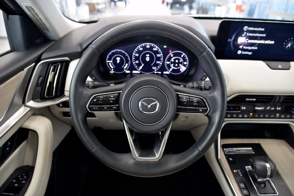 Certified 2024 MAZDA CX-90 Plug-In Hybrid w/ Premium Plus AWD/4WD image 18
