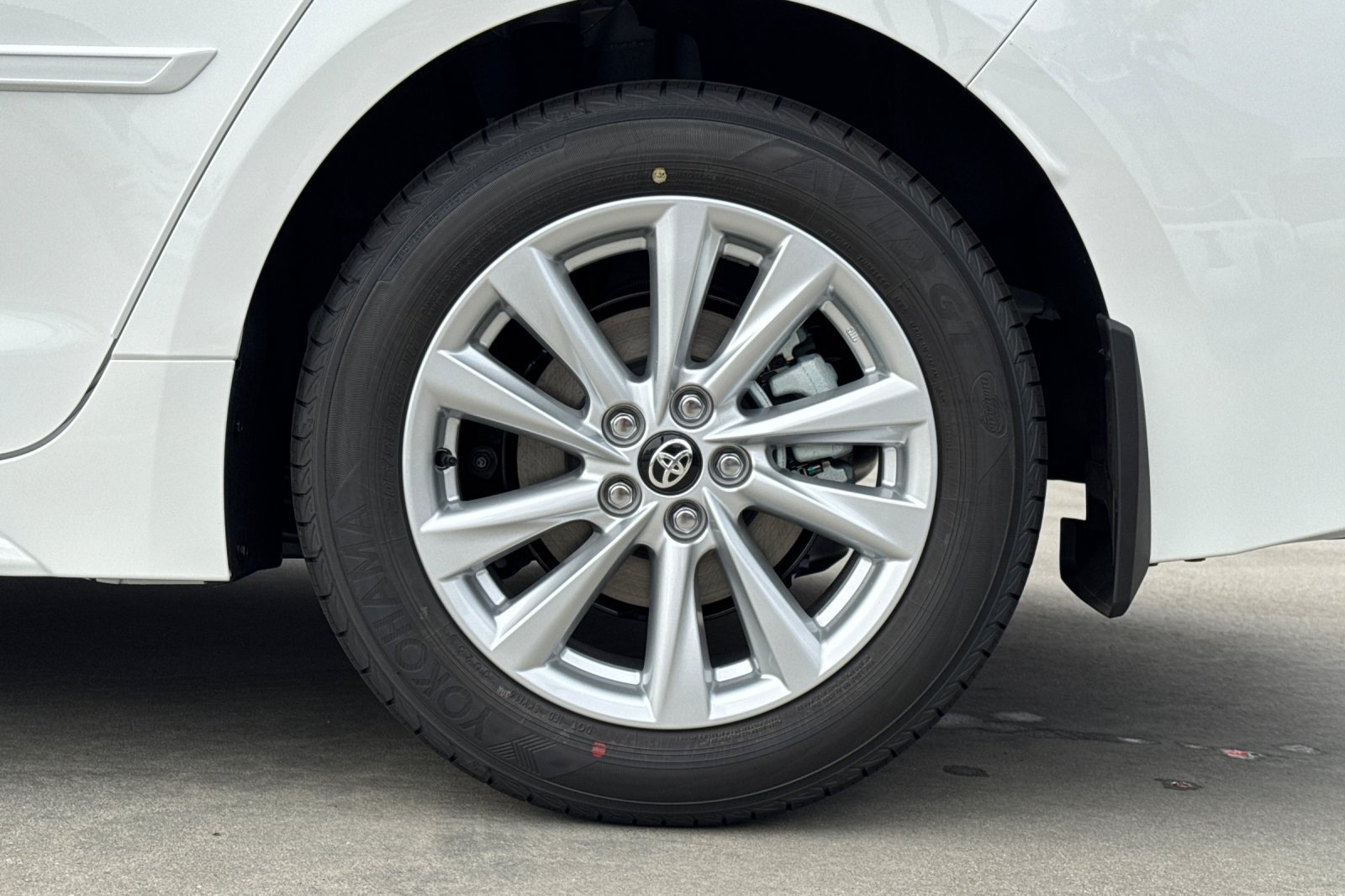 New 2027 Toyota Corolla LE FWD image 31