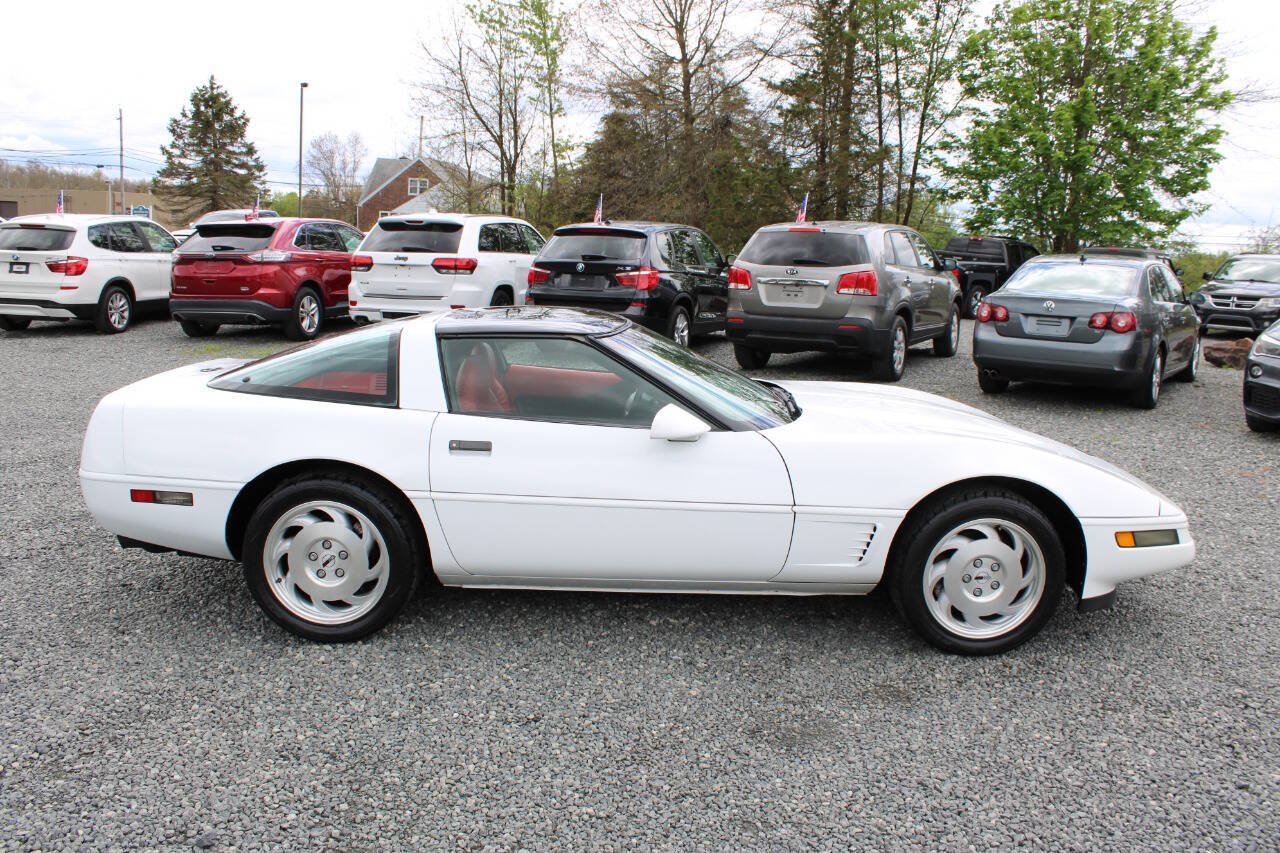 Used 1996 Chevrolet Corvette Coupe RWD image 6