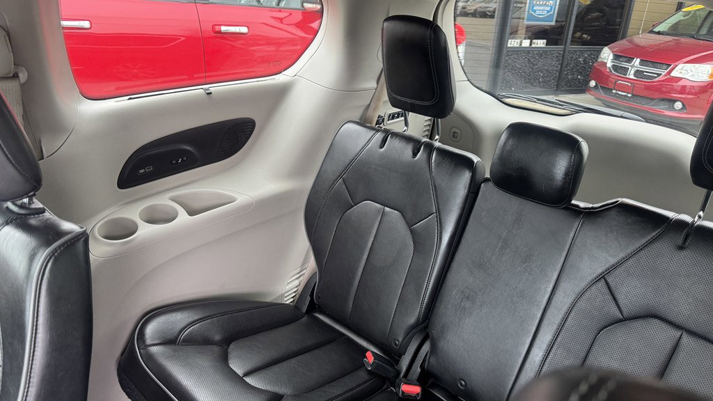 Used 2019 Chrysler Pacifica Limited w/ Tire & Wheel Group FWD image 22