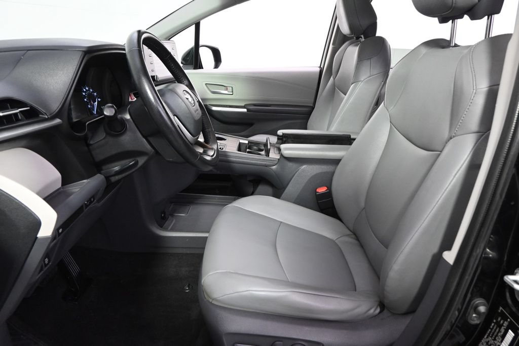 Used 2021 Toyota Sienna XLE w/ XLE Plus Package AWD/4WD image 13