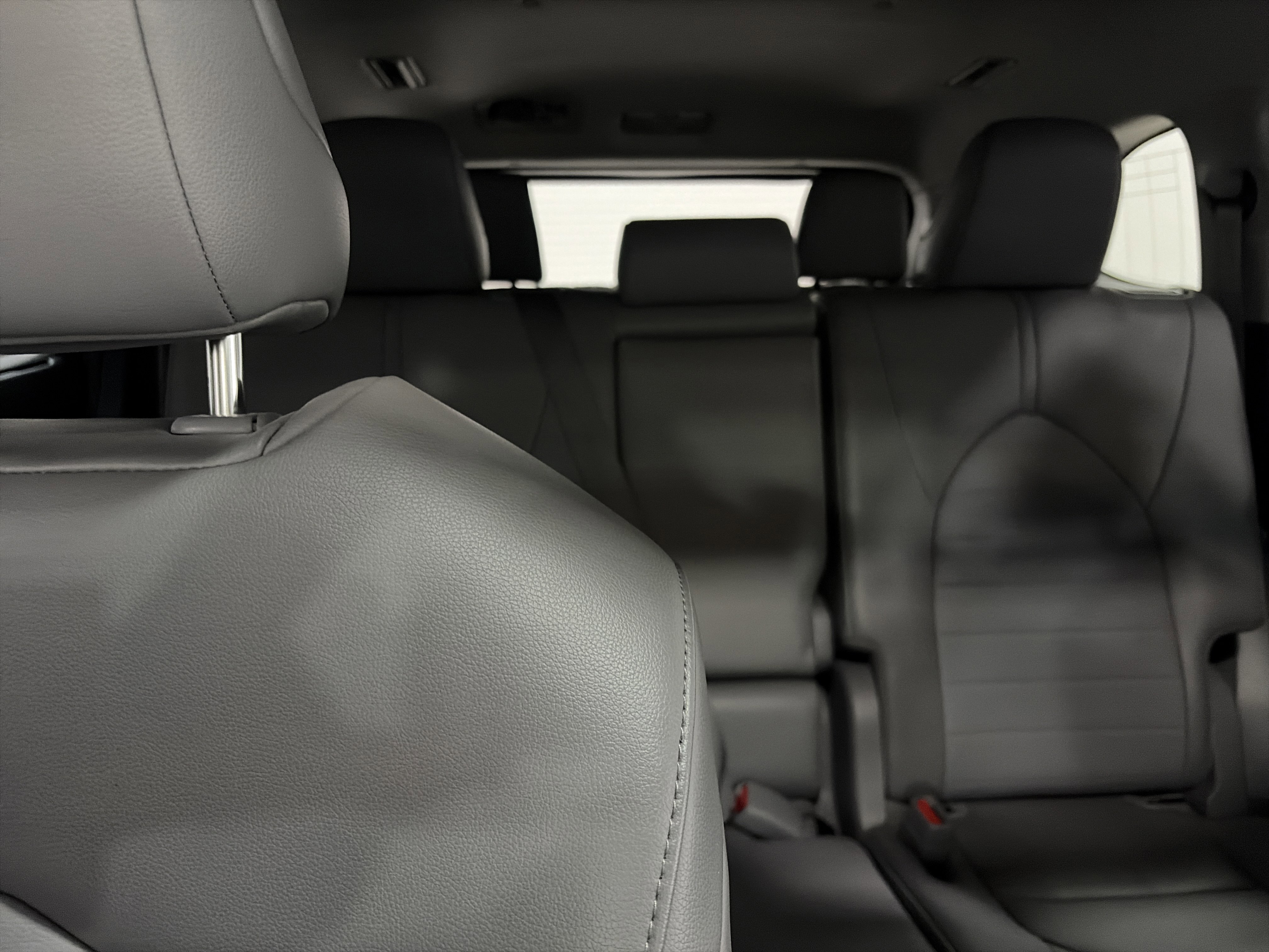 Used 2023 Toyota Highlander XLE image 37