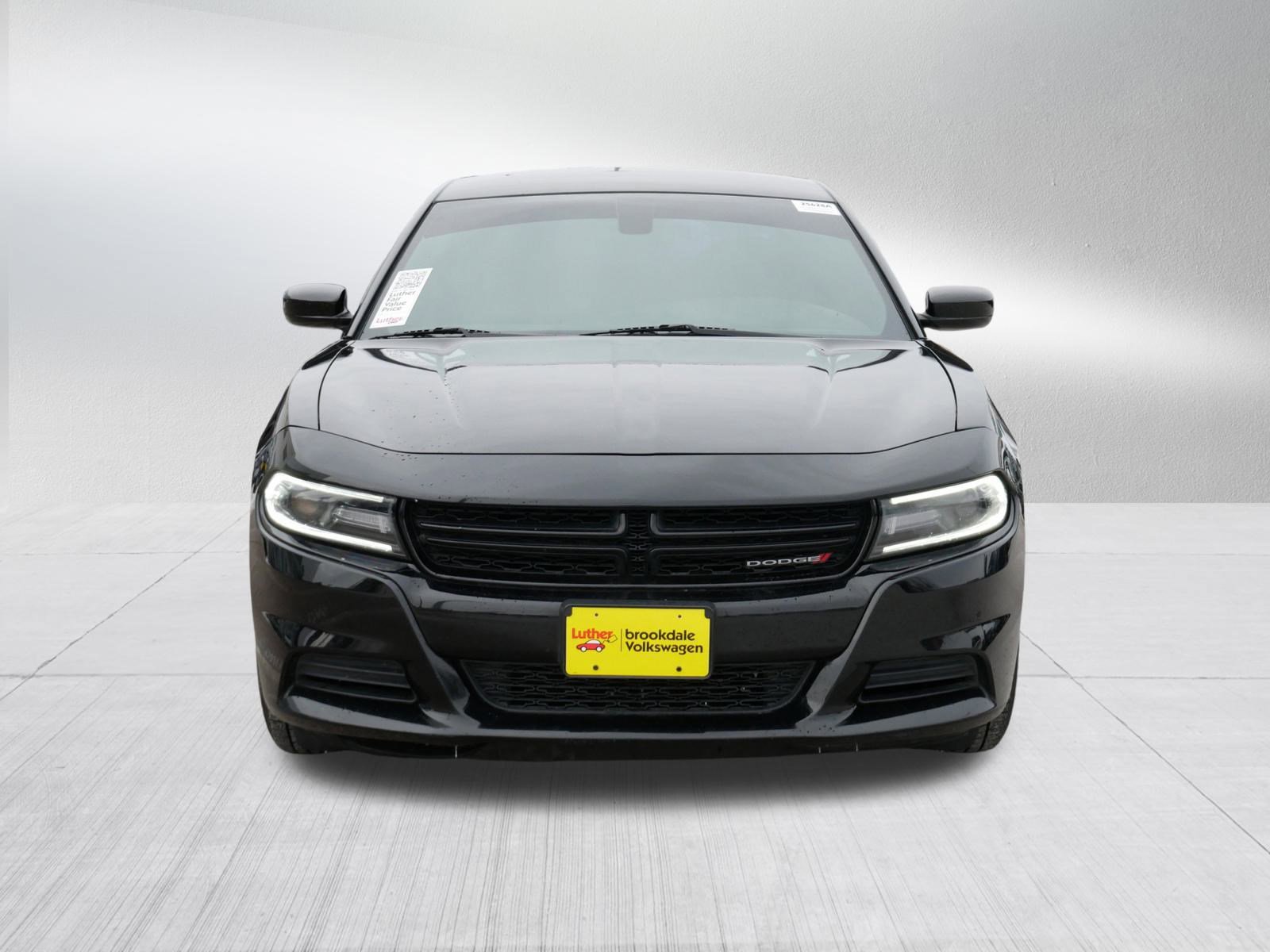 Used 2019 Dodge Charger SXT image 2