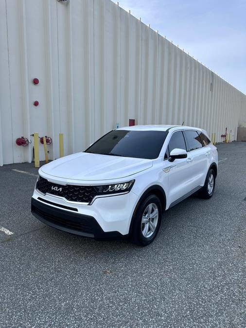 Used 2023 Kia Sorento LX image 2