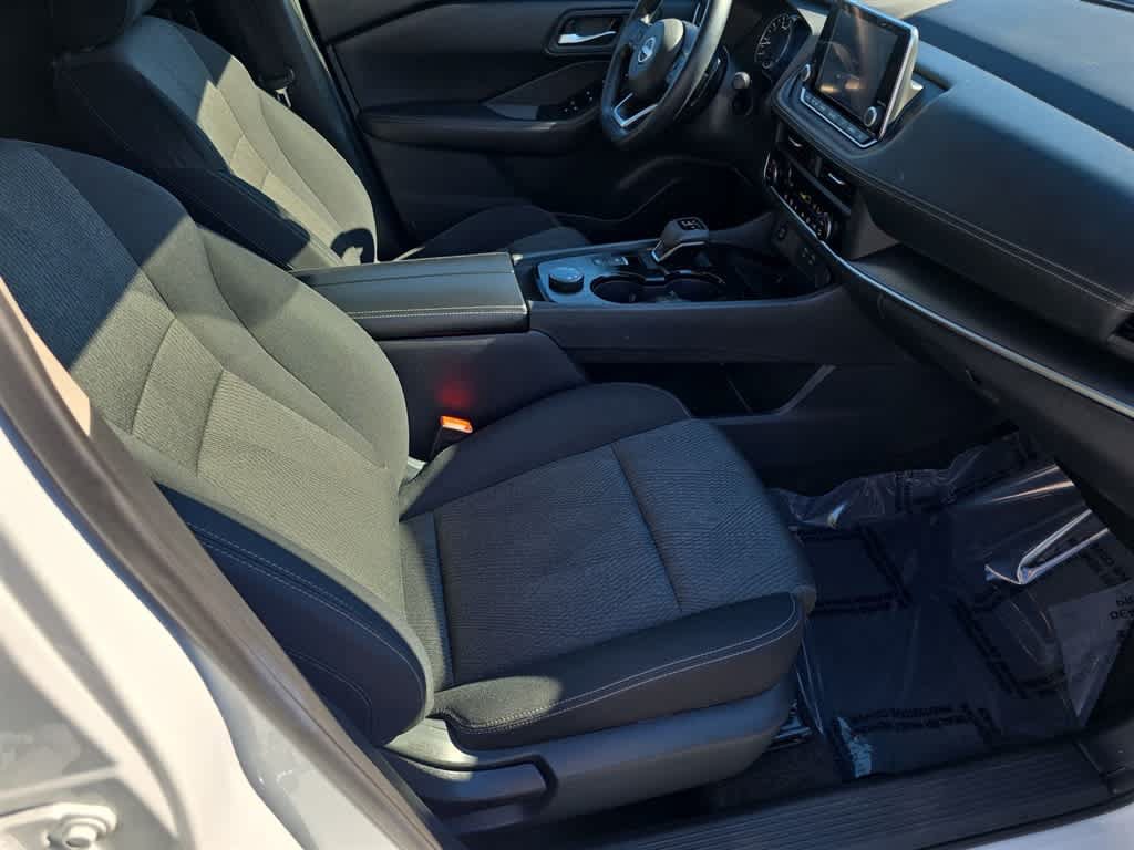 Used 2024 Nissan Rogue SV AWD/4WD image 10